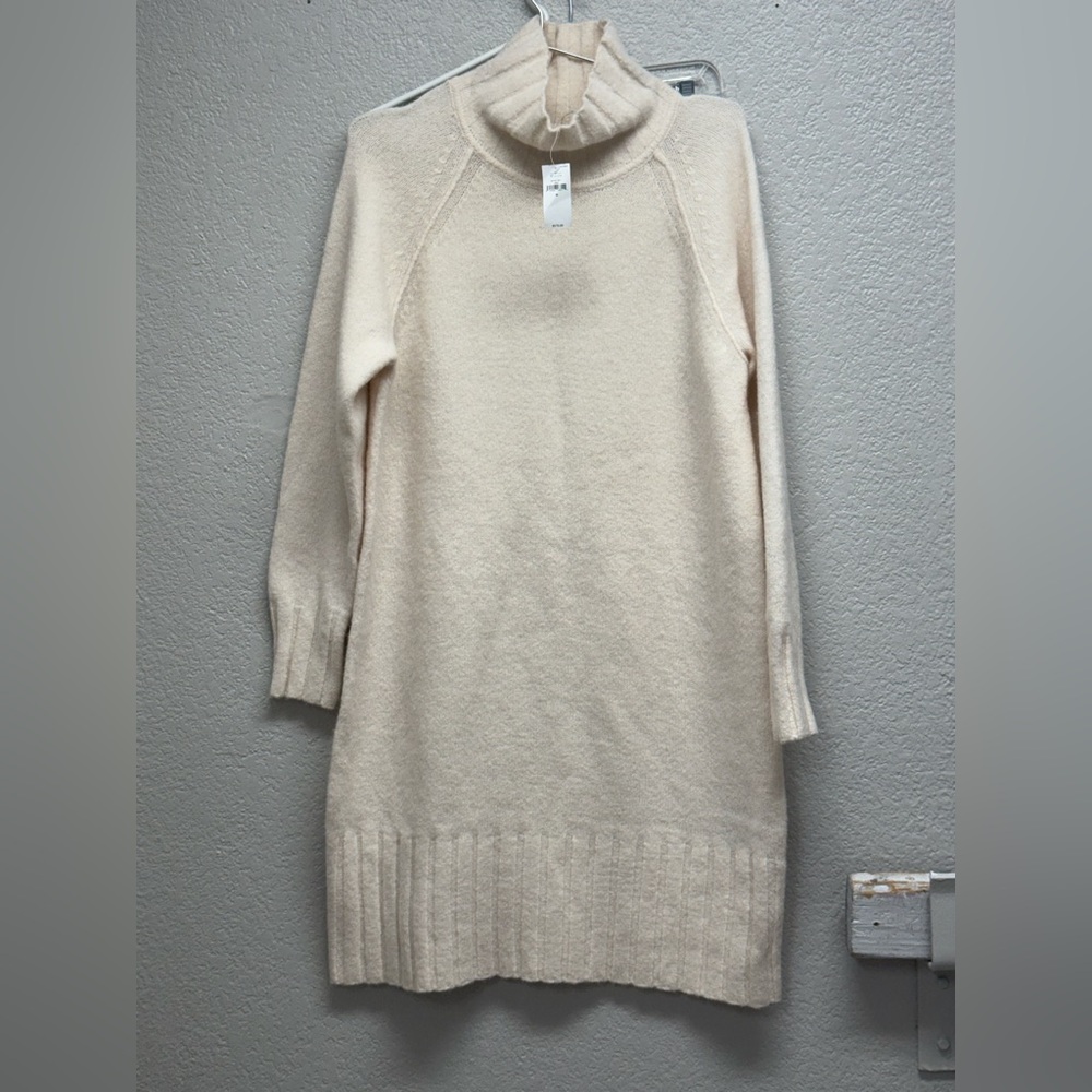 Banana Republic Cream Turtleneck Sweater Dress size Medium pit 21-24, L 36